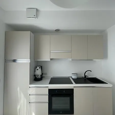 Crystal Apartment *