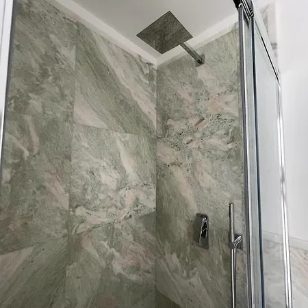 Crystal Apartment *