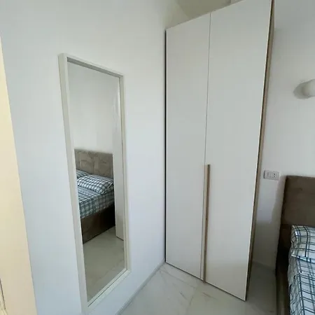 Crystal Apartment *